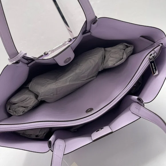 MICHAEL KORS Carson Large Signature Logo CZ Shoulder Tote Bag
Light Quartz
NWT - Picture 13 of 16